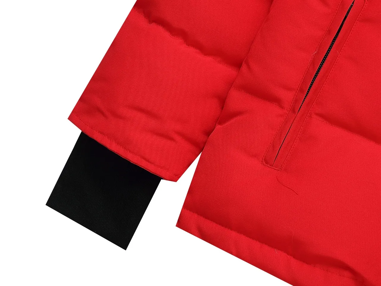 P840 Canada Goose Canada Goose #Expedition04 Parker, a treasure of Canadian origin! Limited supply worldwide! Canada Goose Model 04 is a top-notch couple model. The polar cold-proof outdoor series fur collar detachable hooded parka down jacket is the first Goose in 2024. I hope my partners will like it. Peak quality. I hope everyone can identify it together! The most popular cool items of the Big Goose family in 2024 are online. The same popular product of Yi Yang Qianxi is said to be a joint limited edition Big Goose that cannot be bought in autumn and winter. If you dislike the sameness of the Big Goose in the past, then this model will definitely give you a different experience! This year's most powerful couple's collection for autumn and winter is online, a top-notch luxurious ready-to-wear style, paired with an outdoor warm down jacket with great style and charm! The most standard and classic items of the Daye family in the past two years are equipped with unique reflective stripes for embellishment, which further shows the high-end fashion performance effect. With the embellishment of hardware buckles, it has excellent performance effect. The upper body is clean, simple and elegant, even for urban leisure. It is suitable for various occasions. Designed with large pockets, this model has a large capacity and is equipped with reflective stripes, making it safer at night. It is suitable for various adventure activities. It is made of windproof and waterproof technical materials. The interior is filled with full white duck down, which is absolutely cold-proof and warm. It also has a stand-up collar design and fine fluff at the collar, with meticulous attention to detail! The charm of this model is also more spiritual, and the upper body has more temperament and specifications. It perfectly shows the ultra-high standard of fashionable performance of this model, integrating outdoor and life, and you can even create high-street wear! The most pinnacle limited-edition goose that we have presented so far, both in terms of design and detailed materials, it is completely outstanding. The grand and evergreen version design is matched with cool reflective elements. The overall appearance can be said to be quite high, and it has that kind of powerful outdoor performance! It combines high-end casual attributes with high-street style. It is high-grade, domineering, warm, and beautiful. The visibility of the upper body is quite strong, and the configuration of the owl element is highly brand-recognizable. The overall brand performance and visual effects are fully enhanced, and it also has the high-end sense of fashion and fashionable performance. It is a must-buy product because this is the most awesome down brand on the earth and one of Canada's three national treasure brands. It is also a very sentimental down luxury brand. In the field of polar cold-proof clothing, goose has made an irreplaceable contribution.. SIZE: XS S M L XL XXL Color: black, off-white, red, navy blue, gray
